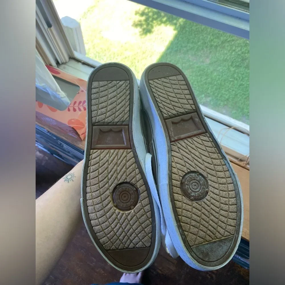 Levi’s Lowtop Flat Sneakers Gray Mens Size 9